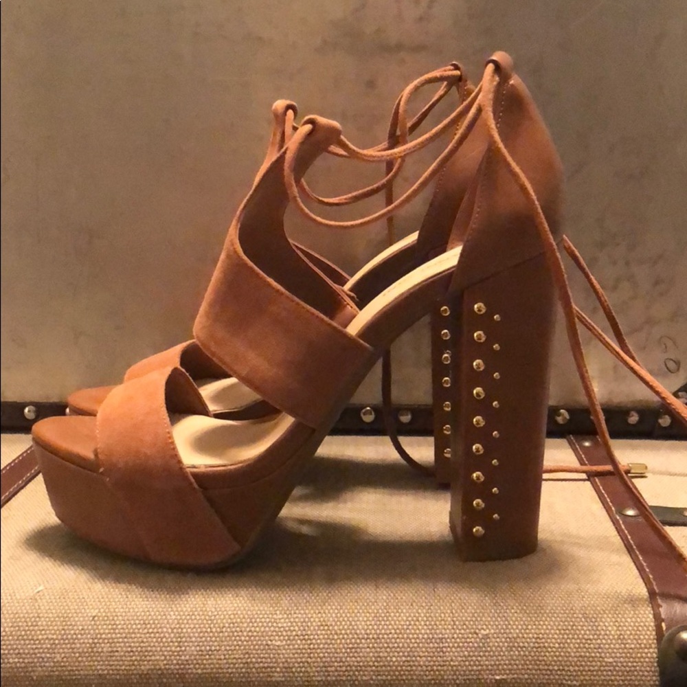 Gianni Bini Brown leather chunky heels. Sz. 6.5 LN